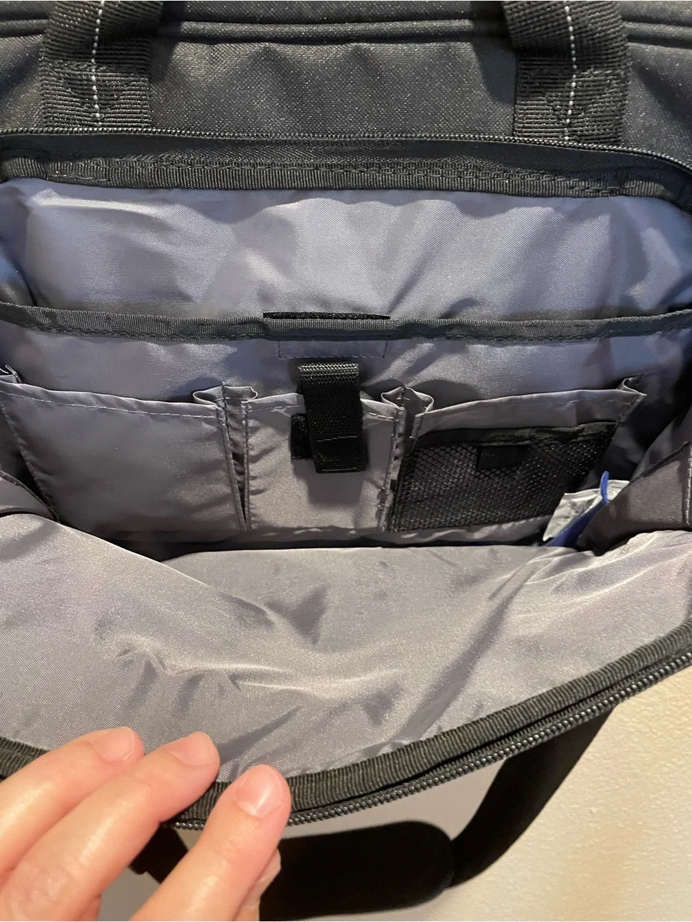 Targus Black Men's Laptop Messenger Bag with Shoulder Strap
